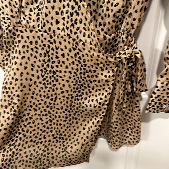 Animal print 🐆 romper size small - Picture 3 of 6